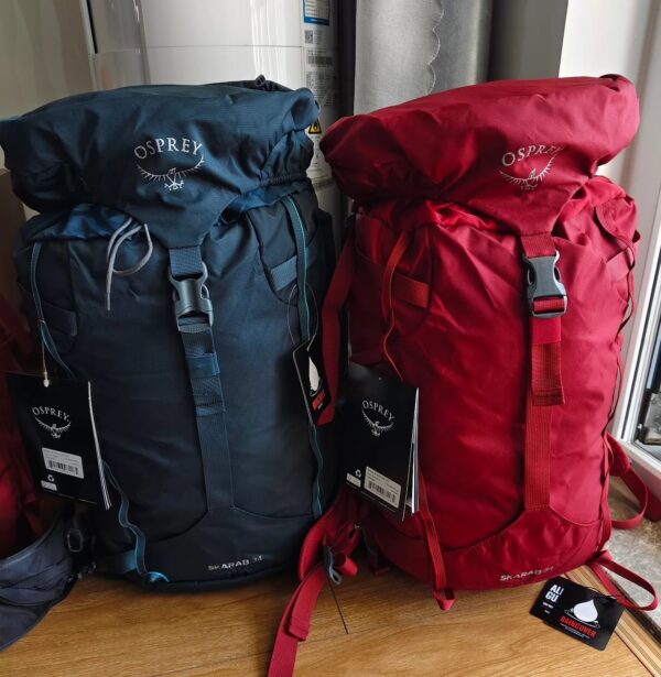 Osprey Skarab 34L Daypack Blue Hydration Rain Cover Hiking backpack